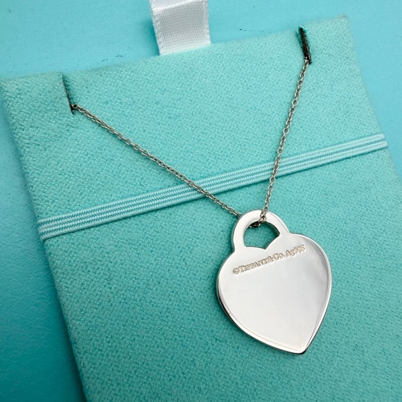 Tiffany & Co. 16” please return to joy holiday 2024 necklace in sterling silver - Picture 7 of 10